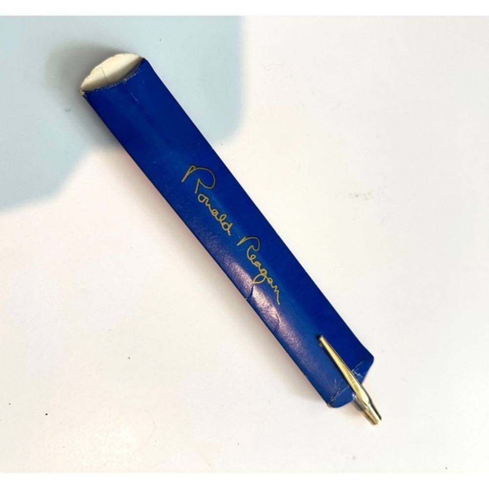 Red Ronald Reagan White‎ House Gift Pen with Presidental Seal